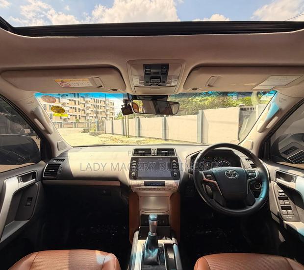 Toyota Land Cruiser Prado 2022 Black