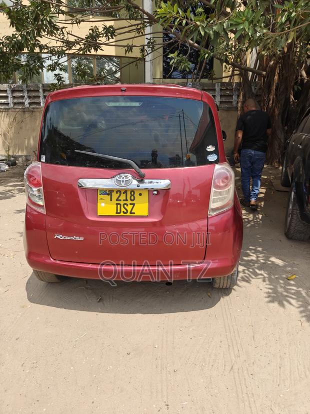 Toyota Ractis 2008 Red