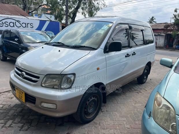 Toyota Noah 2003 White