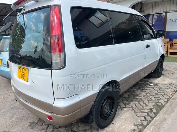 Toyota Noah 2003 White