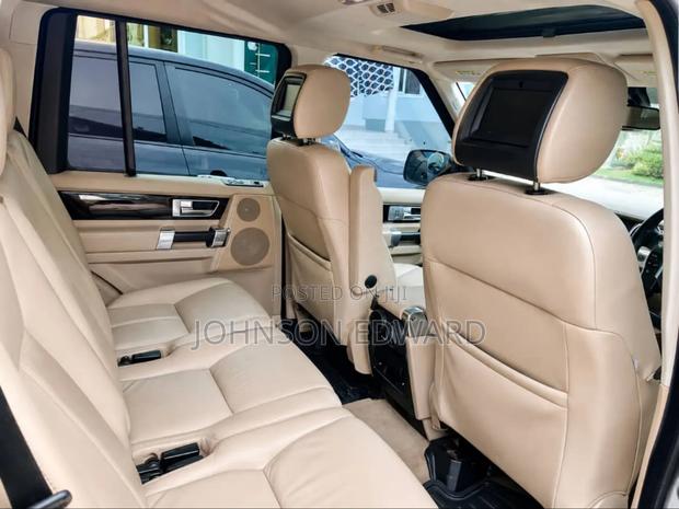 Land Rover Discovery 2010 Black