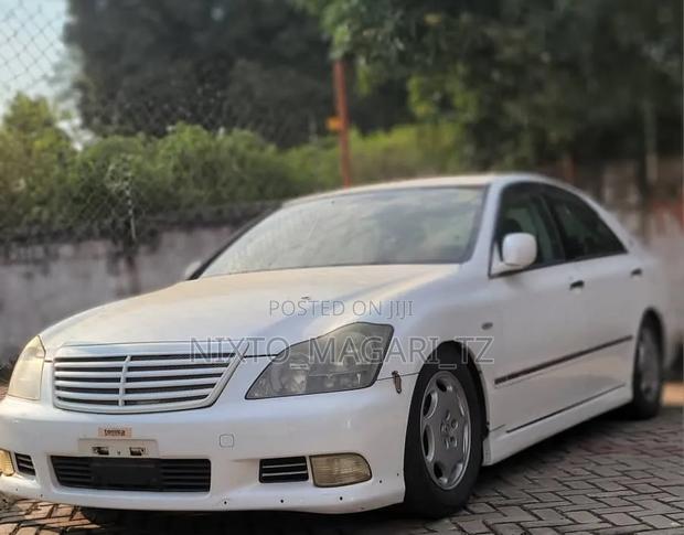 Toyota Crown Royale 2005 White