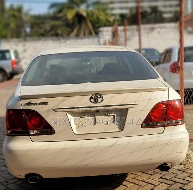 Toyota Crown Royale 2005 White