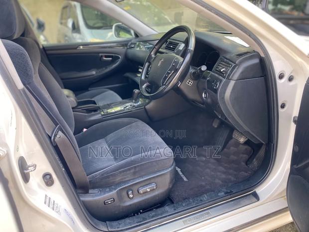 Toyota Crown Royale 2005 White