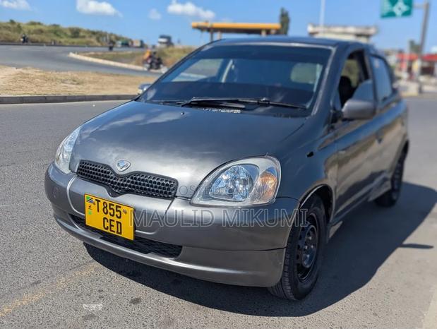 Toyota Vitz 2002 Silver