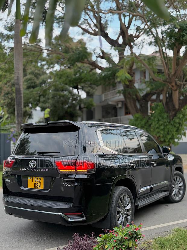 Toyota Land Cruiser 2016 Black