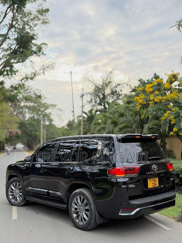 Toyota Land Cruiser 2016 Black