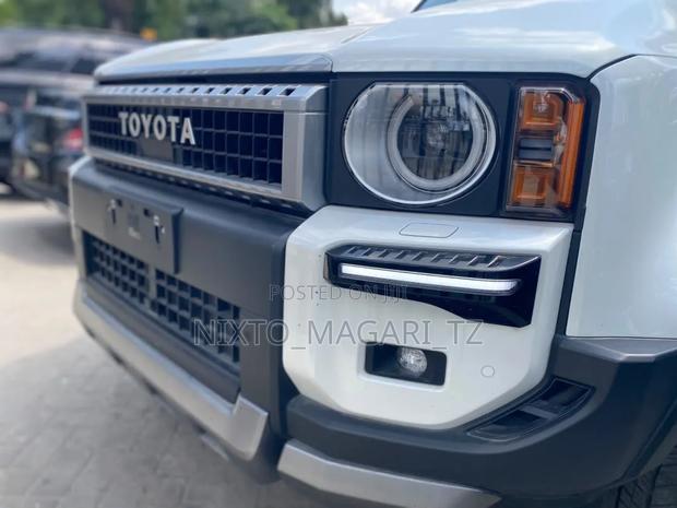 Toyota Land Cruiser Prado 2025 White