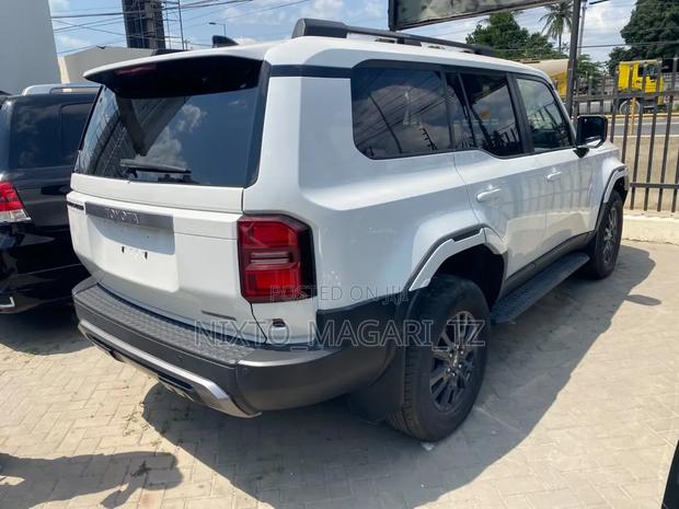 Toyota Land Cruiser Prado 2025 White