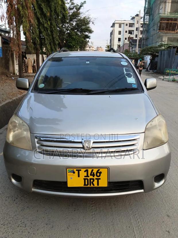 Toyota Raum 2003 Gold