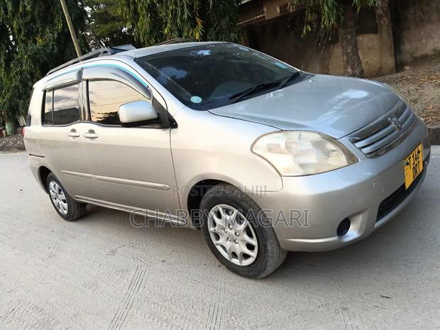 Toyota Raum 2003 Gold