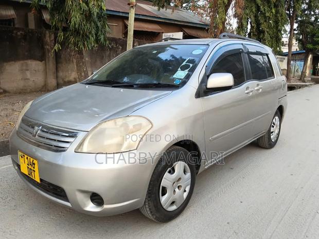 Toyota Raum 2003 Gold