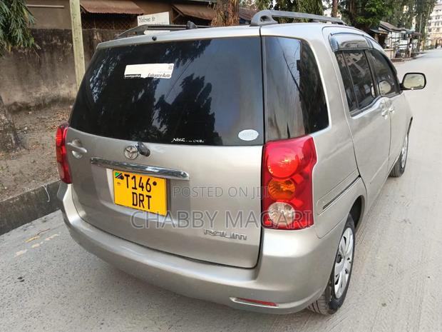 Toyota Raum 2003 Gold