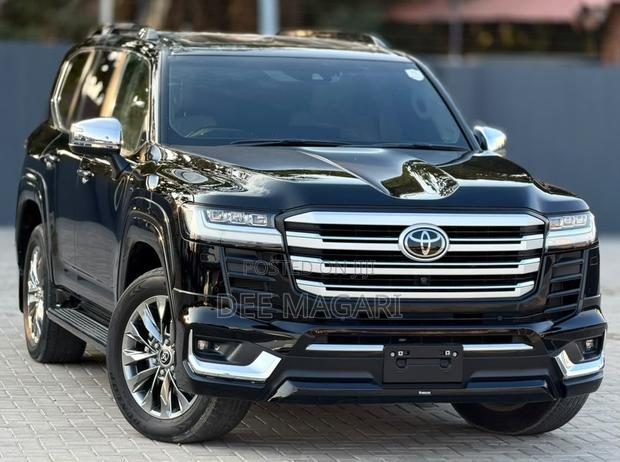 Toyota Land Cruiser LC300 2023 Black
