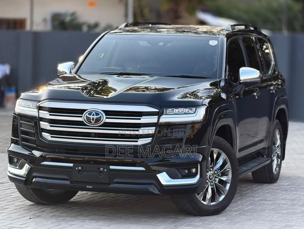 Toyota Land Cruiser LC300 2023 Black