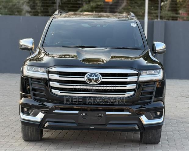 Toyota Land Cruiser LC300 2023 Black