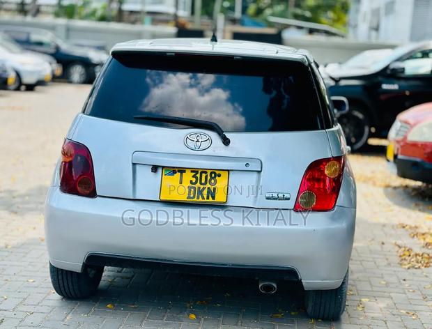 Toyota IST 2003 Silver