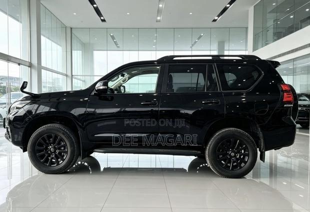 Toyota Land Cruiser Prado 2023 Black