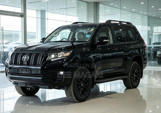 Toyota Land Cruiser Prado 2023 Black