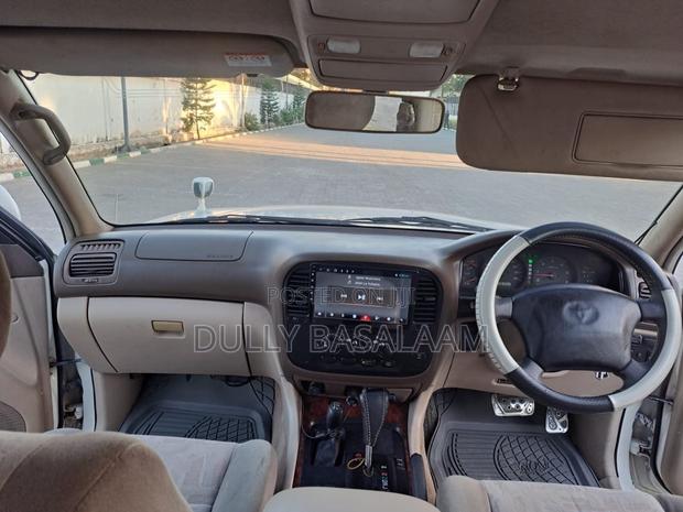 Toyota Land Cruiser 2000 Off white