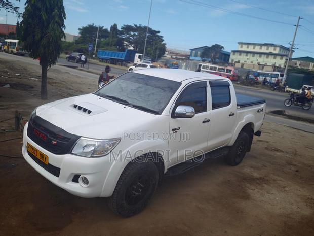 Toyota Hilux 3.0 D-4D 4x4 2013 White