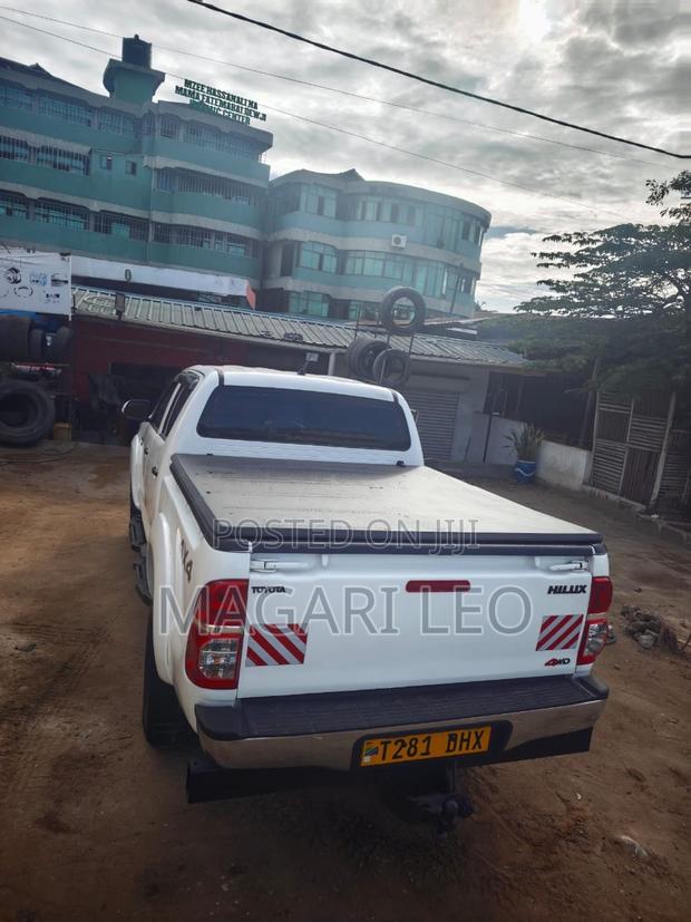 Toyota Hilux 3.0 D-4D 4x4 2013 White