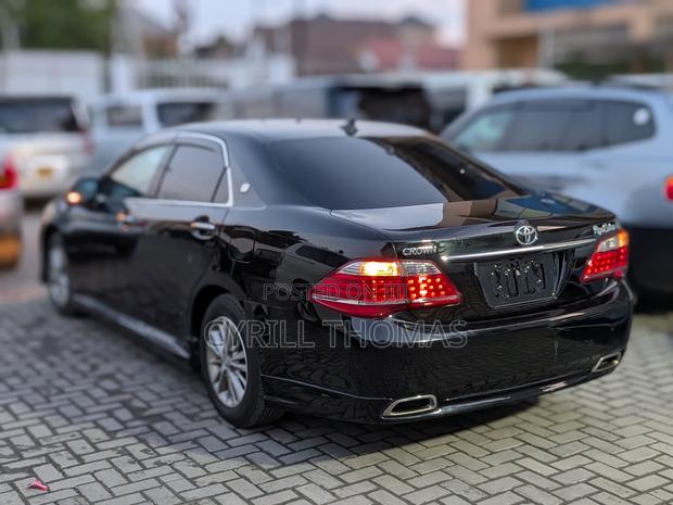 Toyota Crown 2010 Black