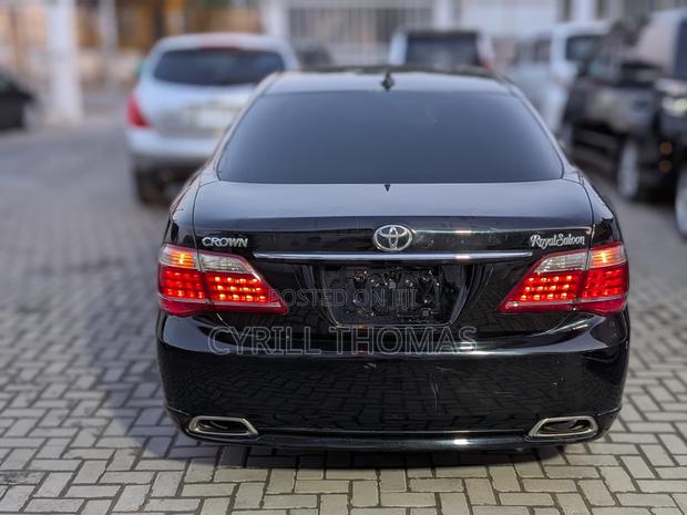 Toyota Crown 2010 Black