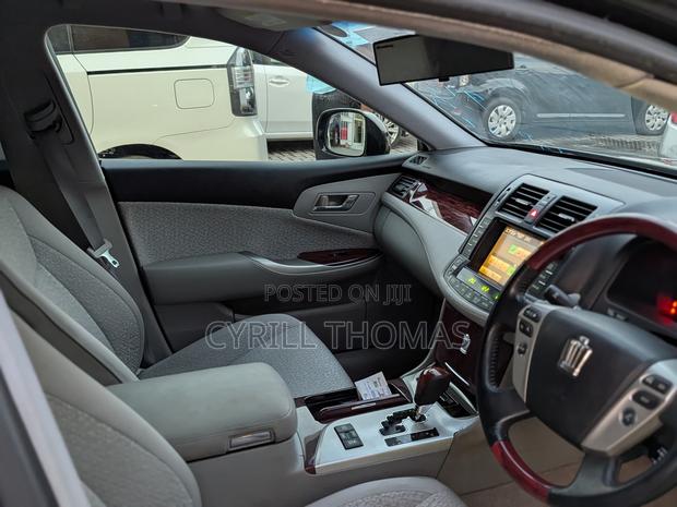 Toyota Crown 2010 Black