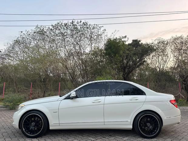 Mercedes-Benz C-Class 2010 Pearl