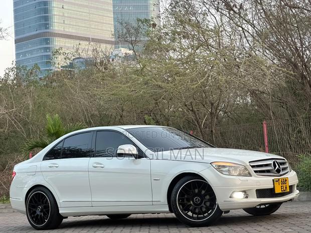 Mercedes-Benz C-Class 2010 Pearl