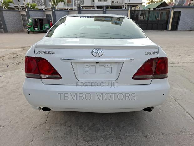 Toyota Crown Royale 2005 White