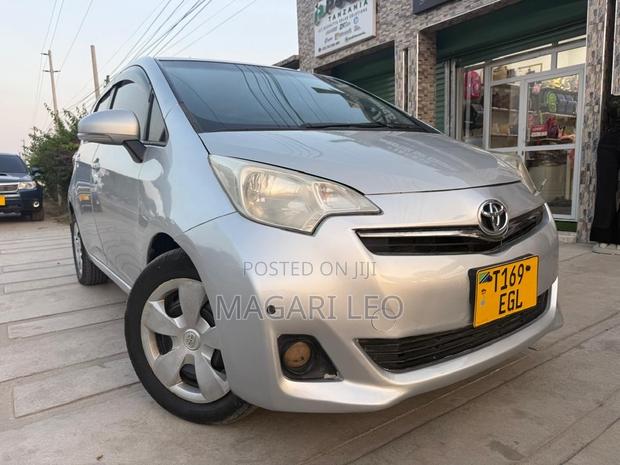 Toyota Ractis 1.5 FWD 2012 Silver