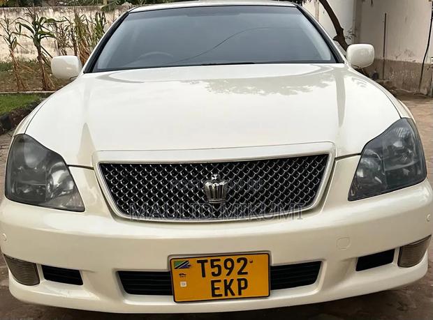 Toyota Crown Royale 2005 White