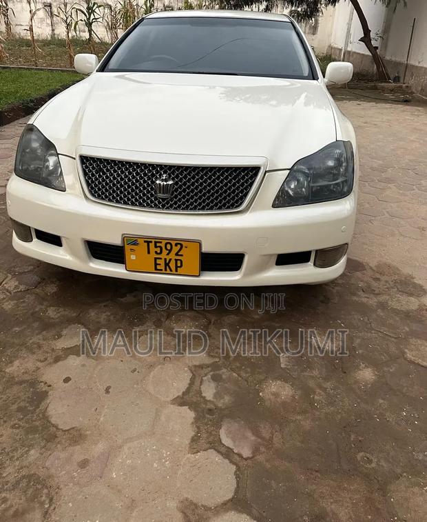Toyota Crown Royale 2005 White
