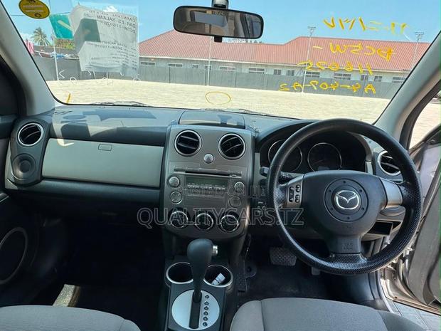 Mazda Verisa 2009 Silver