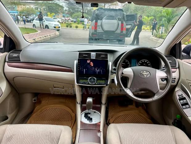 Toyota Premio 2012