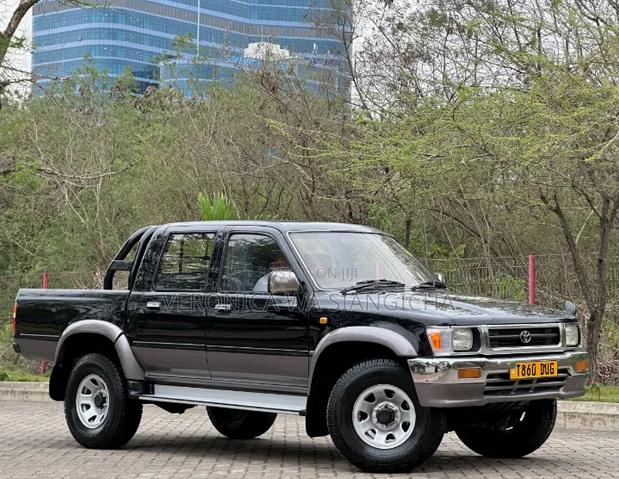 Toyota Hilux 1990 Black