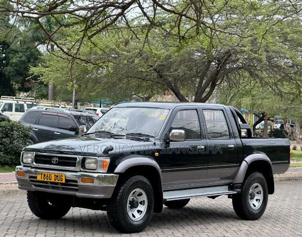 Toyota Hilux 1990 Black