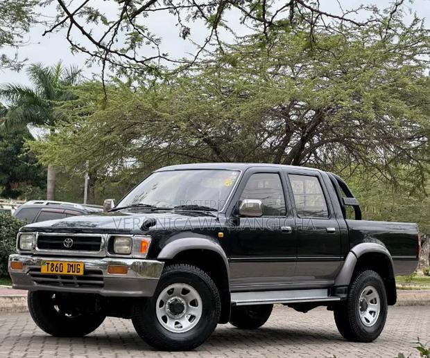 Toyota Hilux 1990 Black