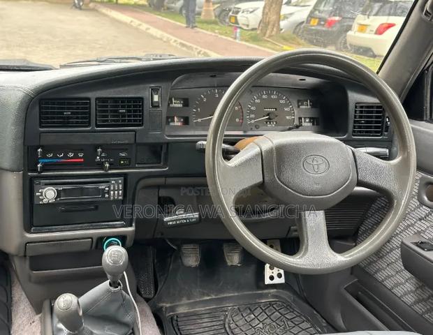 Toyota Hilux 1990 Black