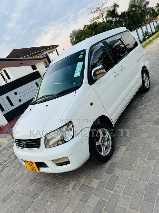 Toyota Noah 2001 White