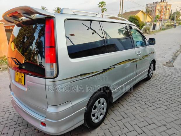 Toyota Noah 2001 Silver