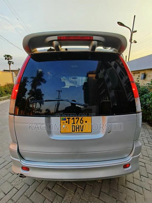 Toyota Noah 2001 Silver