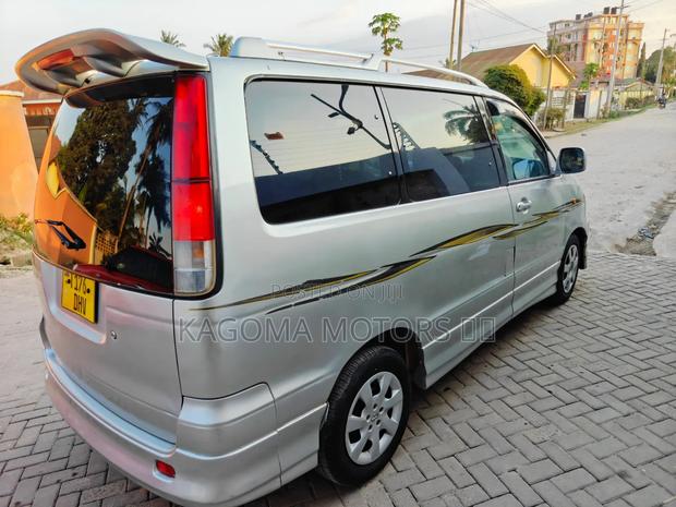 Toyota Noah 2001 Silver