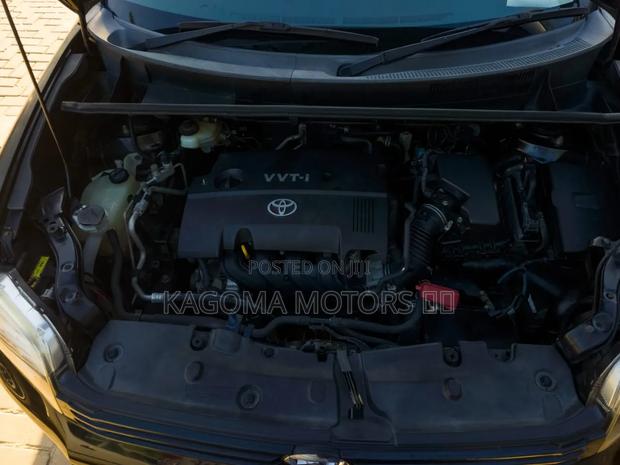 Toyota Corolla Rumion 2010 Black