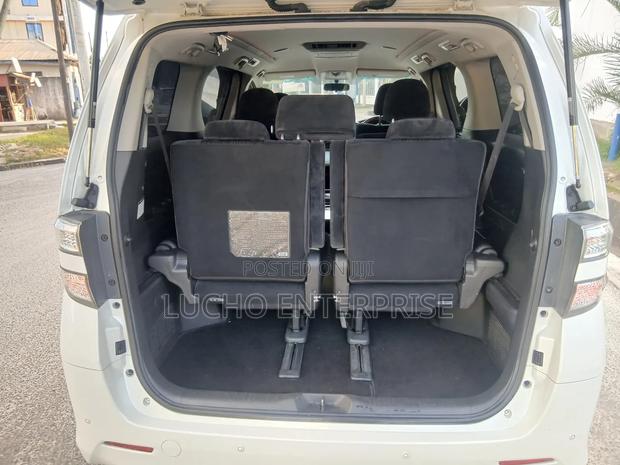 Toyota Vellfire 2010 White