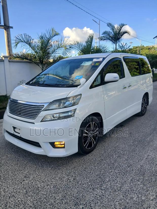 Toyota Vellfire 2010 White