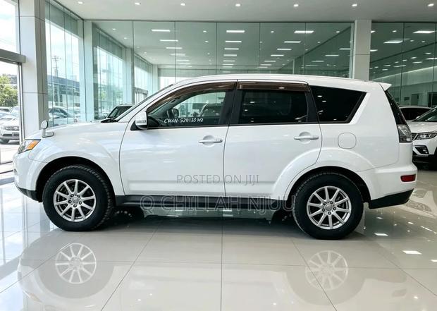 Mitsubishi Outlander 2010 White