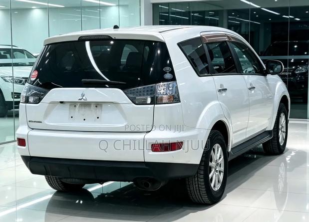 Mitsubishi Outlander 2010 White